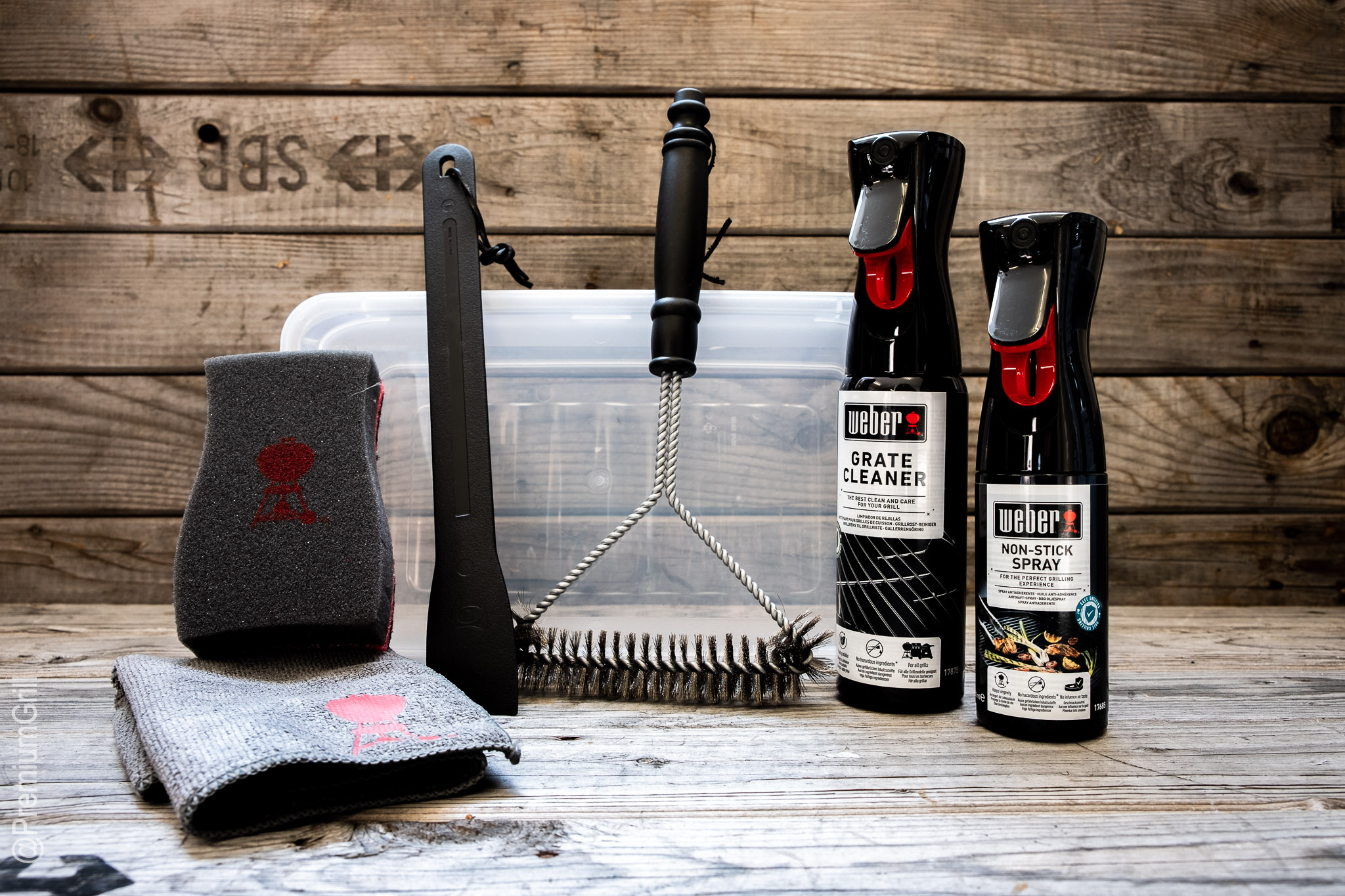 Grill Reinigungs Werkzeug in der praktischen verschliessbaren Kunststoffbox